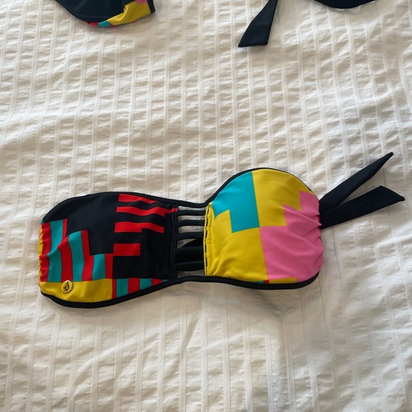 BNC Volcom bikini - Picture 2 of 5